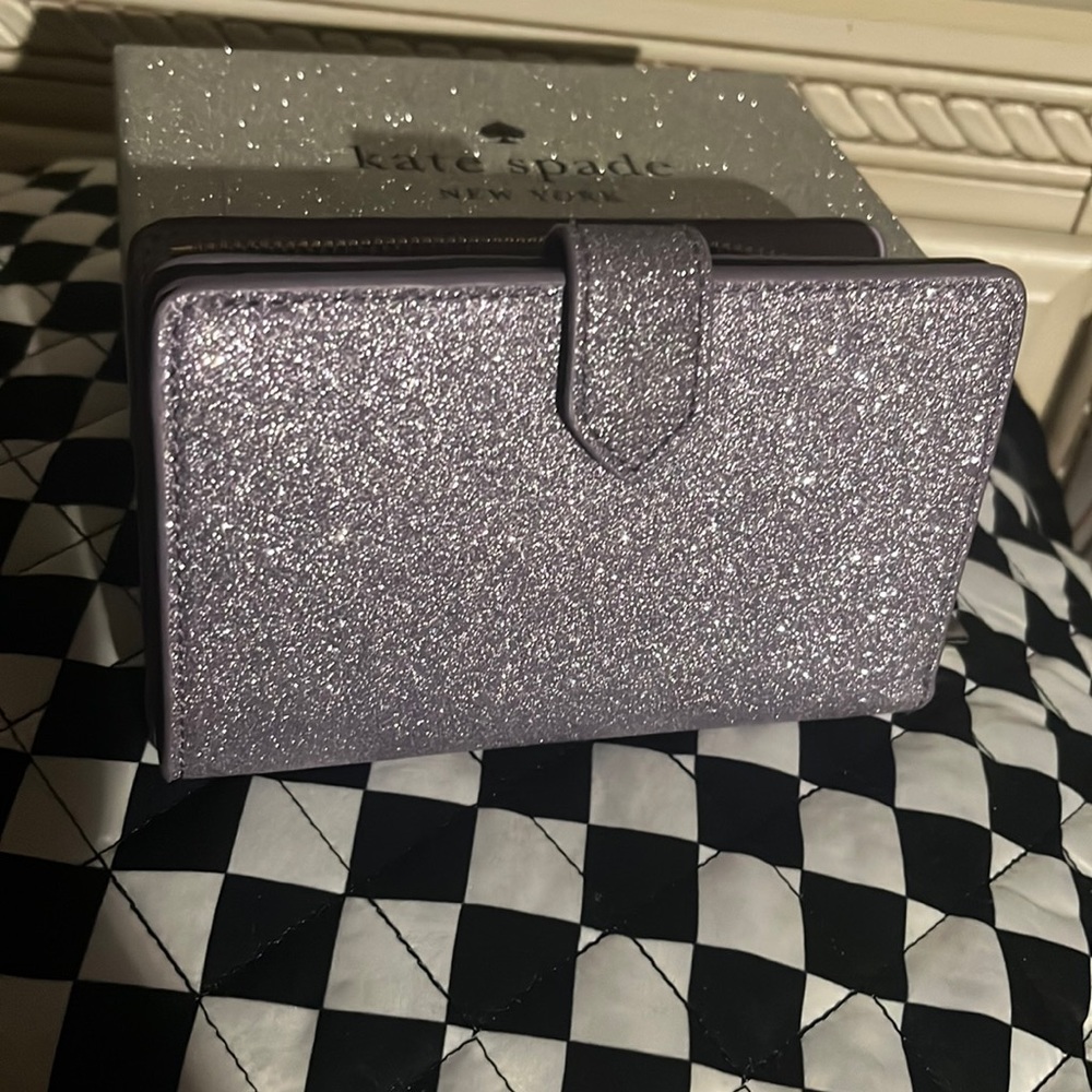 Lavender Kate spade wallet in very good condition.
